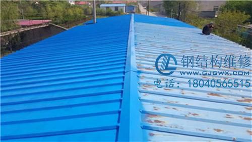 彩鋼瓦翻新修繕施工怎么操作的？ 翻新后還會(huì)不會(huì)漏雨？(圖1)
